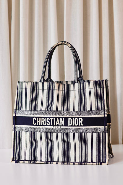 Dior booktote Navy white
