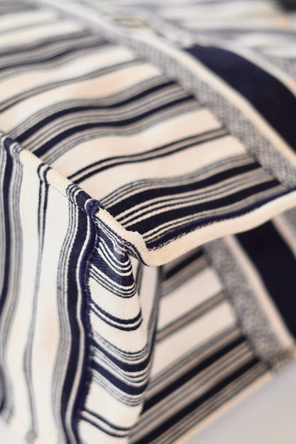 Dior booktote Navy white