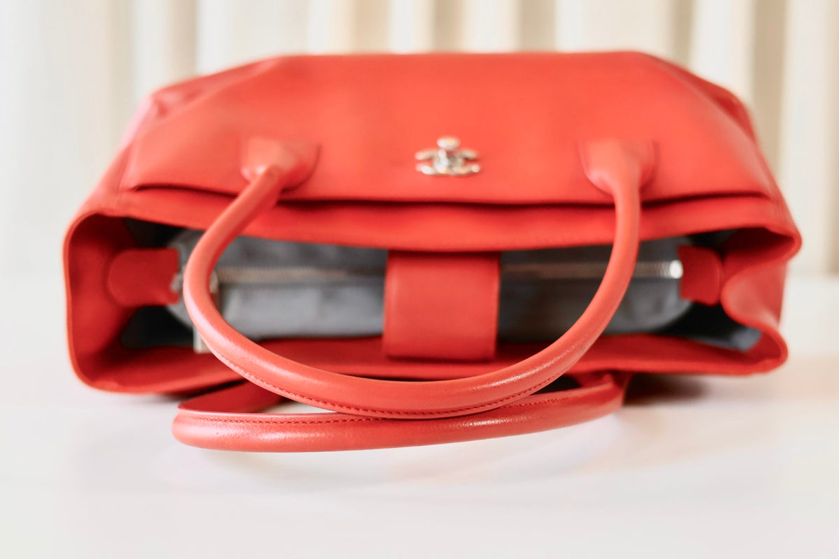 Chanel executive tote bag small