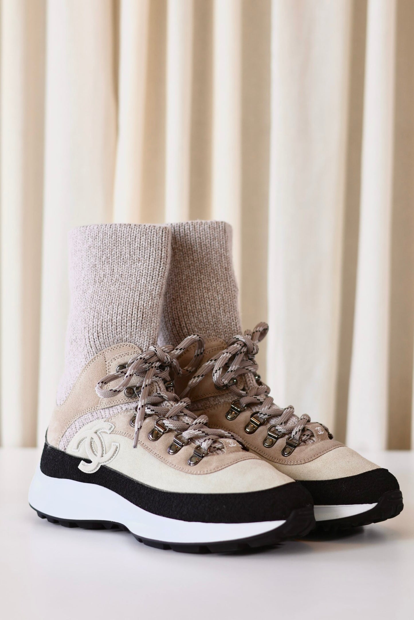 Chanel CC sneakers beige