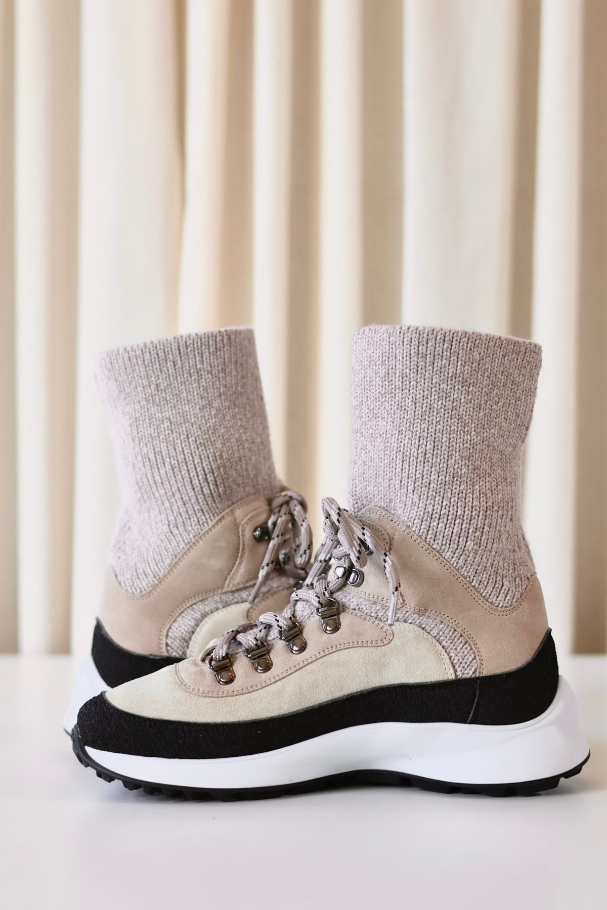 Chanel CC sneakers beige