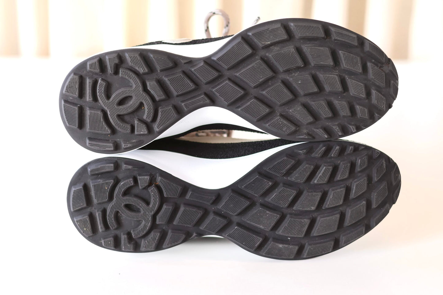 Chanel CC sneakers beige