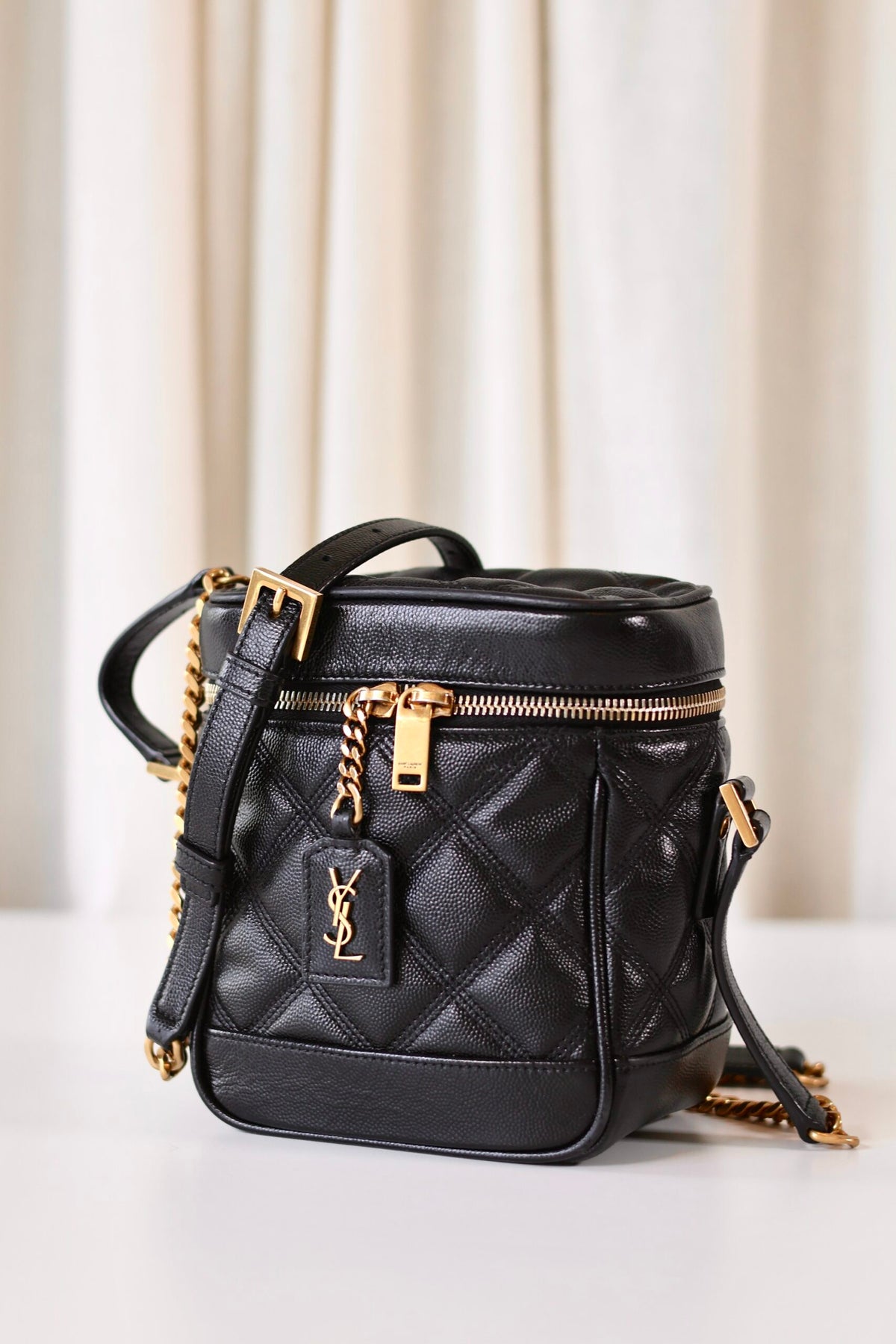 Saint Laurent Vanity black