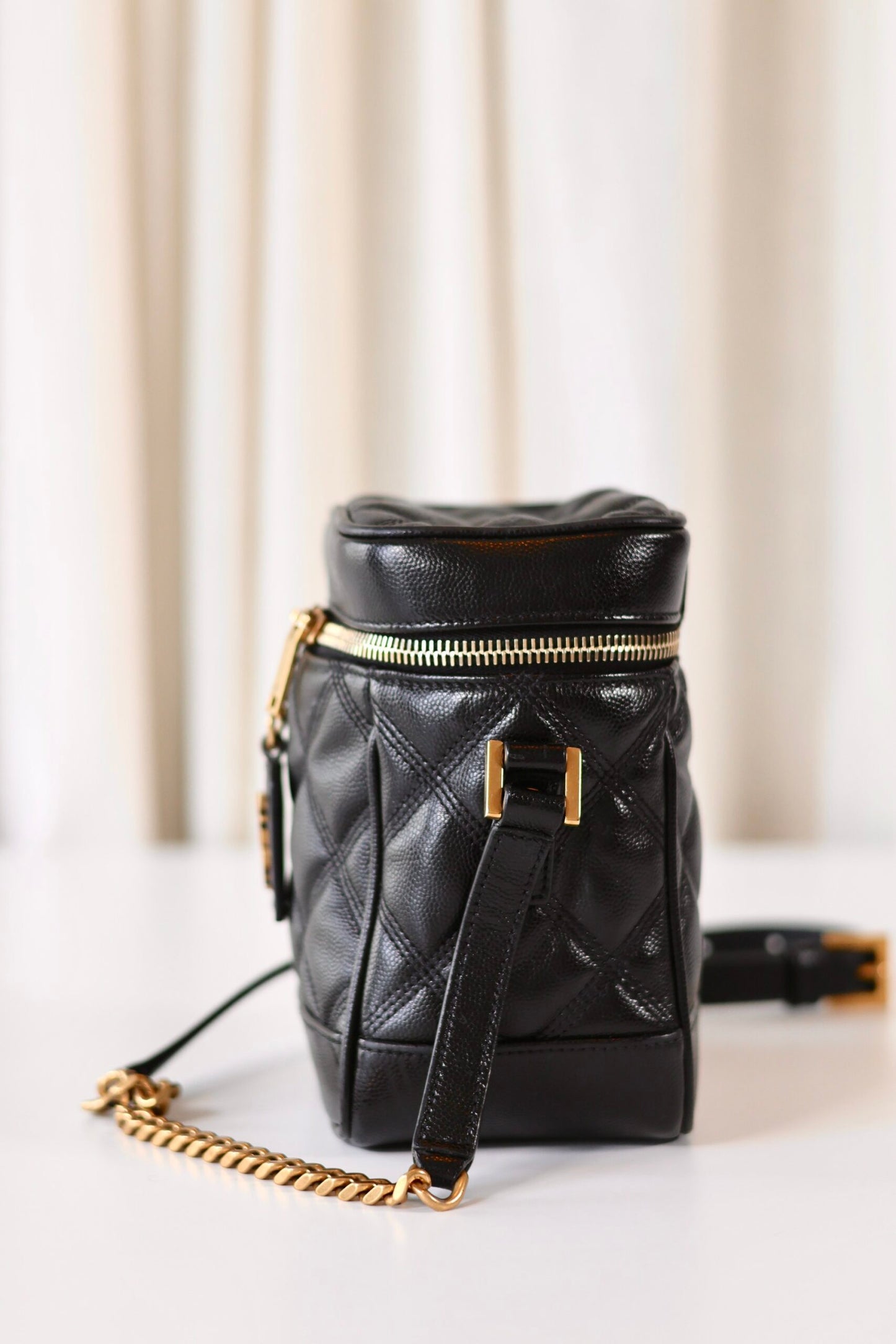 Saint Laurent Vanity black
