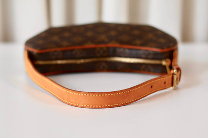 Louis Vuitton Croissant PM