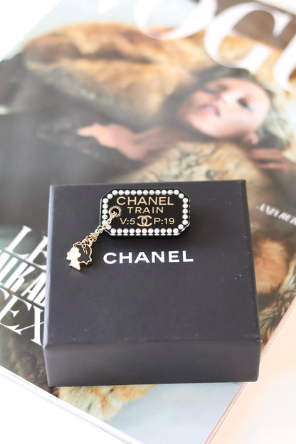Chanel CC Brooch Black