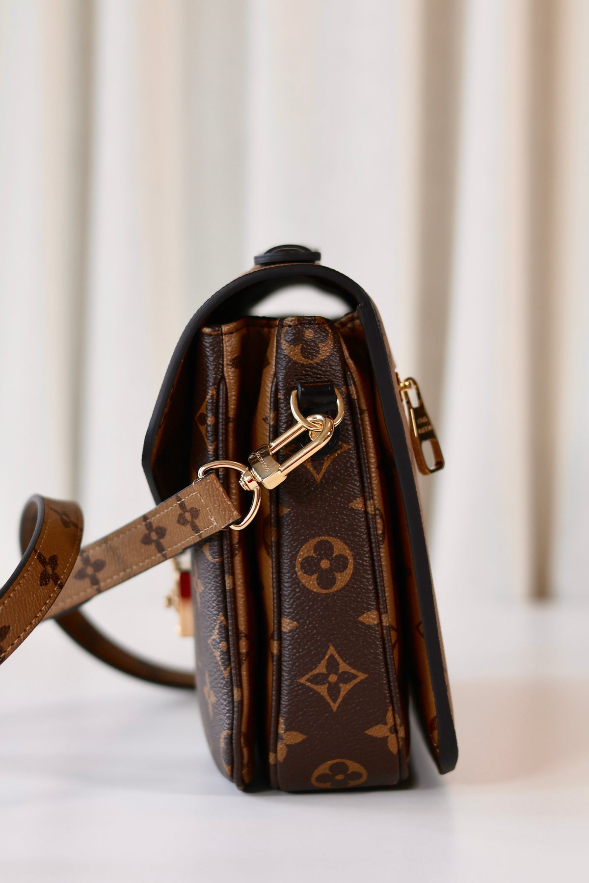 Louis Vuitton Pochette Metis Reverse Monogram