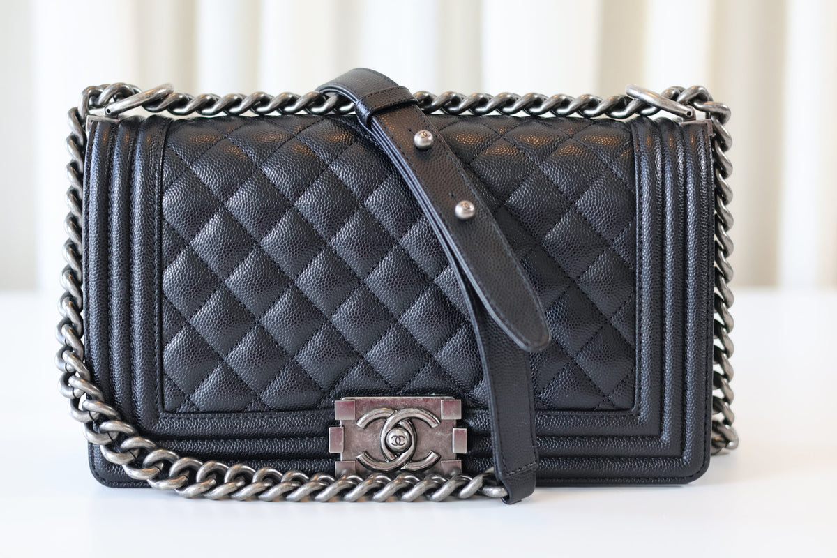 Chanel medium Boybag black