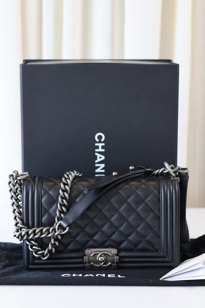Chanel medium Boybag black
