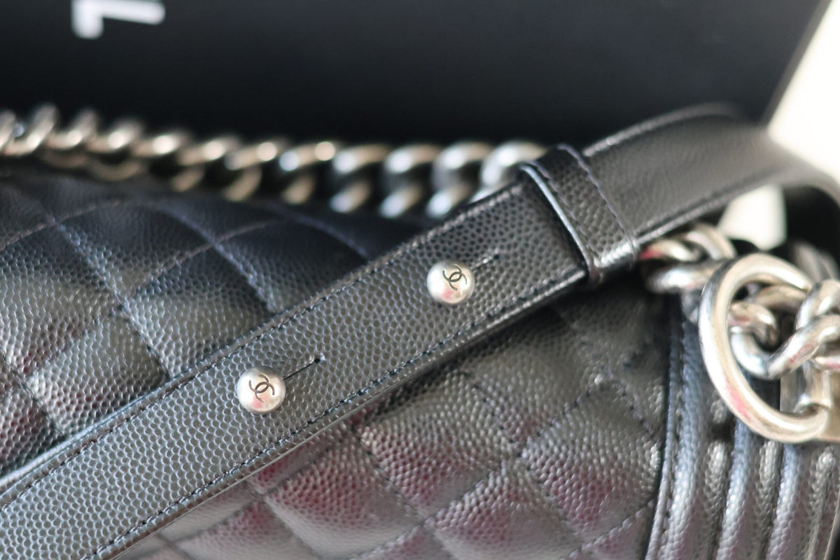 Chanel medium Boybag black