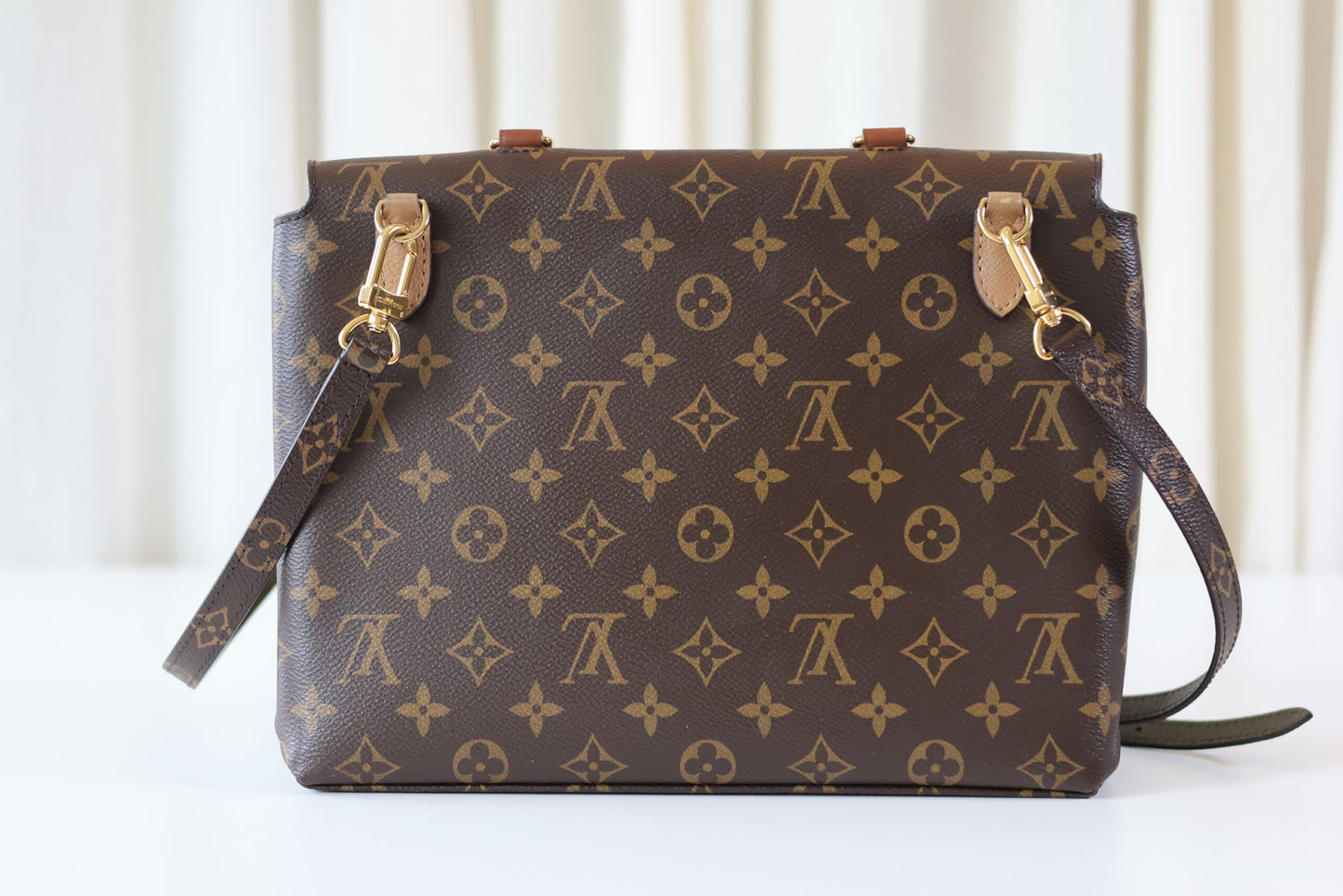 Louis Vuitton Lock handbag monogram