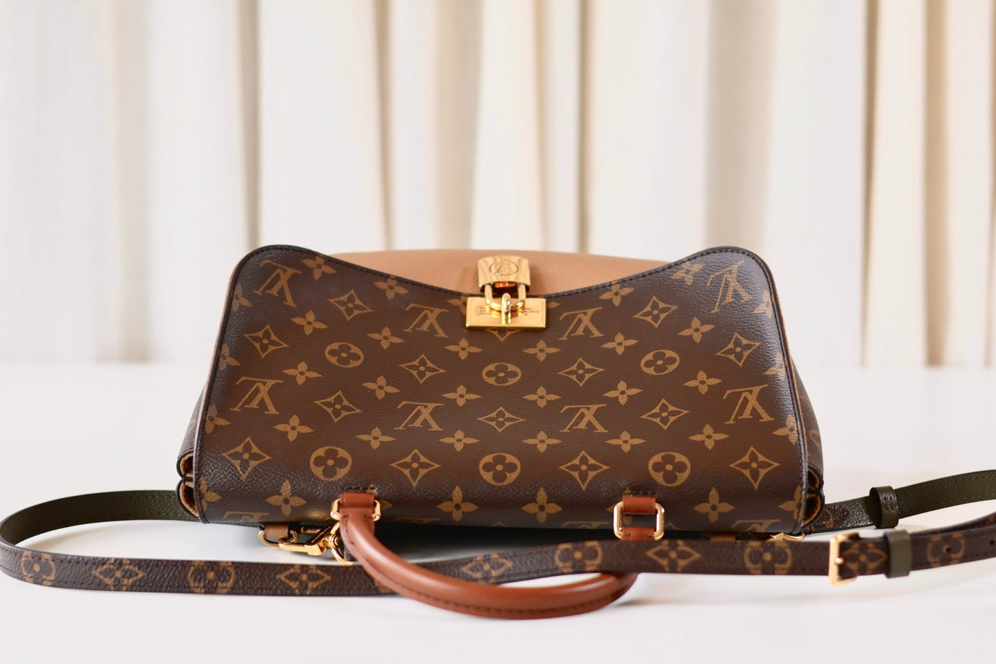 Louis Vuitton Lock handbag monogram