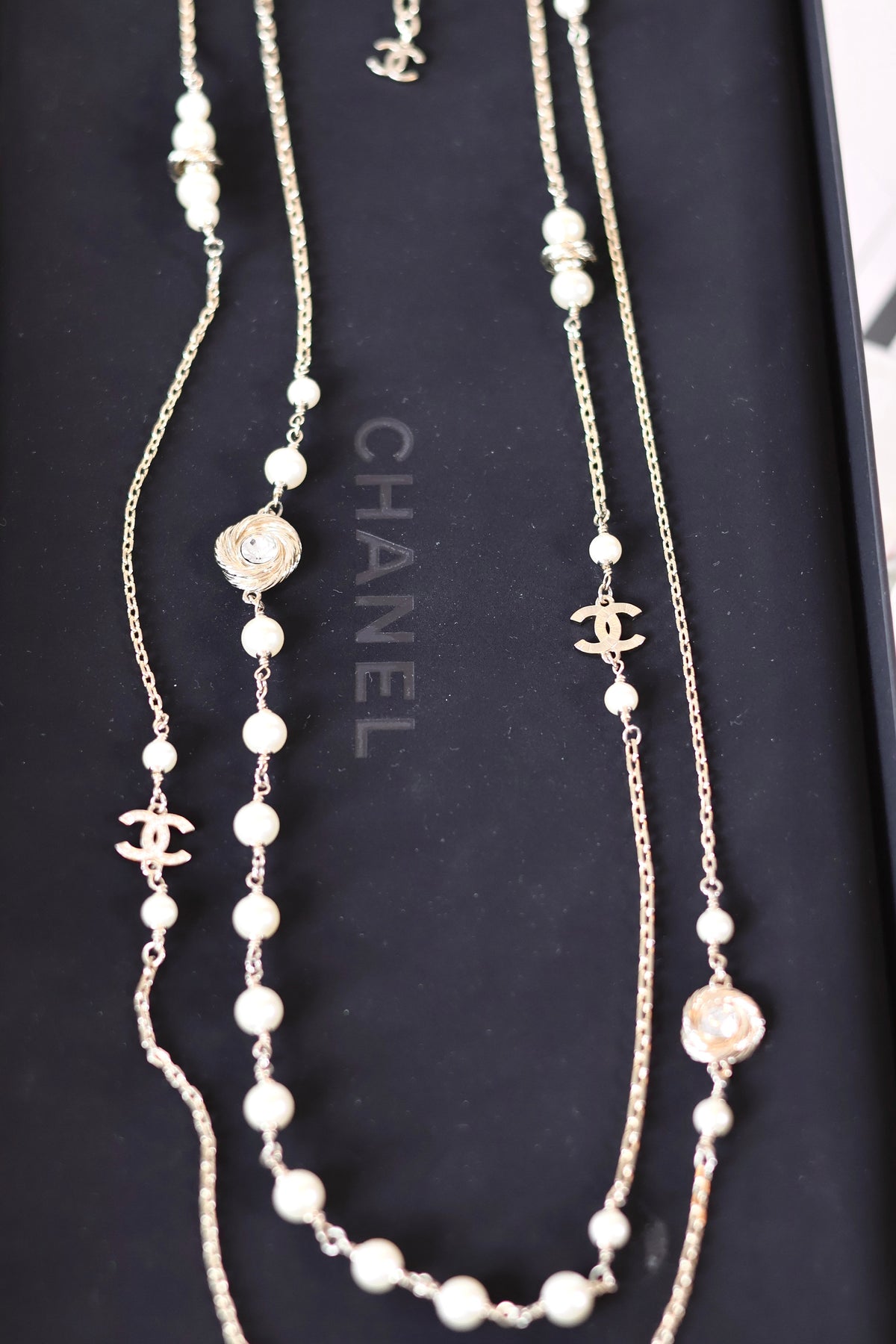 Chanel CC Pearl necklace