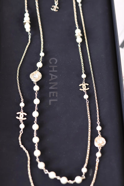 Chanel CC Pearl necklace