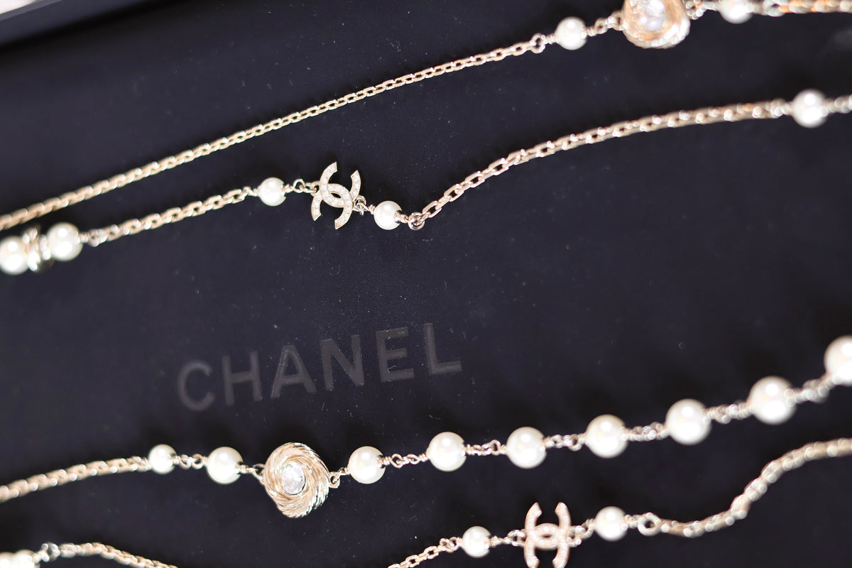 Chanel CC Pearl necklace