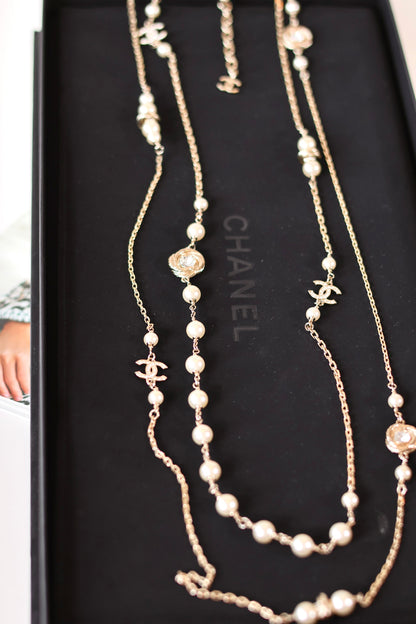 Chanel CC Pearl necklace