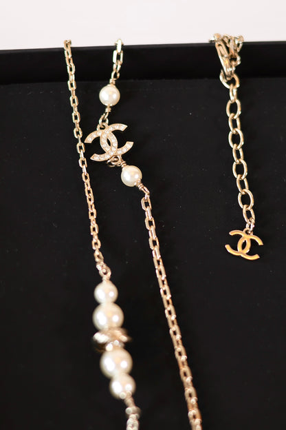 Chanel CC Pearl necklace
