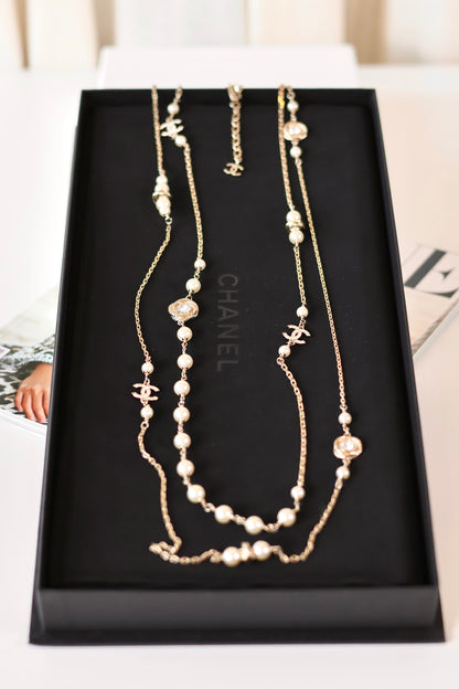Chanel CC Pearl necklace