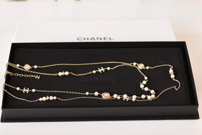 Chanel CC Pearl necklace