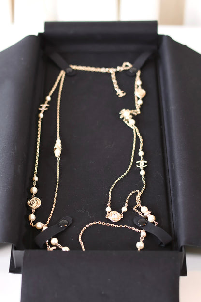 Chanel CC Pearl necklace