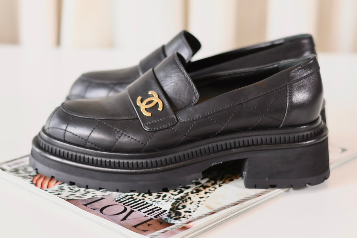 Chanel CC Loafers Black