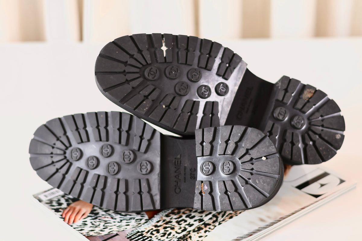 Chanel CC Loafers Black