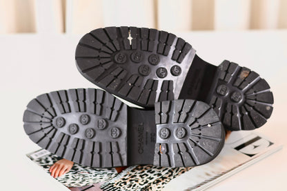 Chanel CC Loafers Black