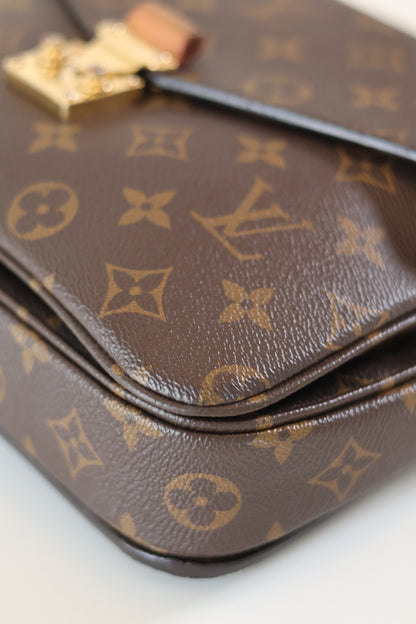 Louis Vuitton Pochette Metis Monogram