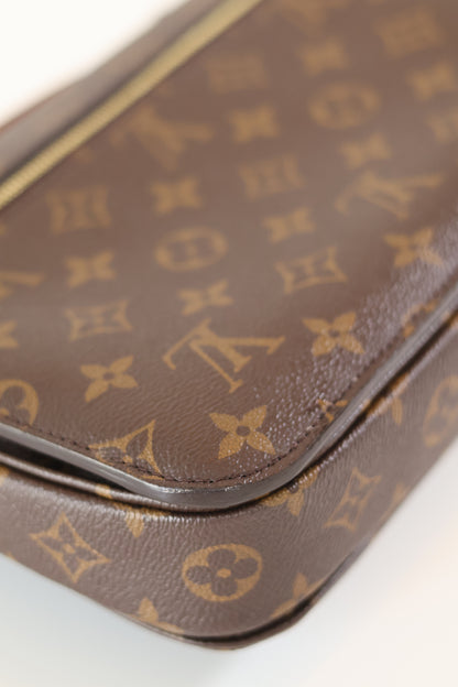 Louis Vuitton Pochette Metis Monogram