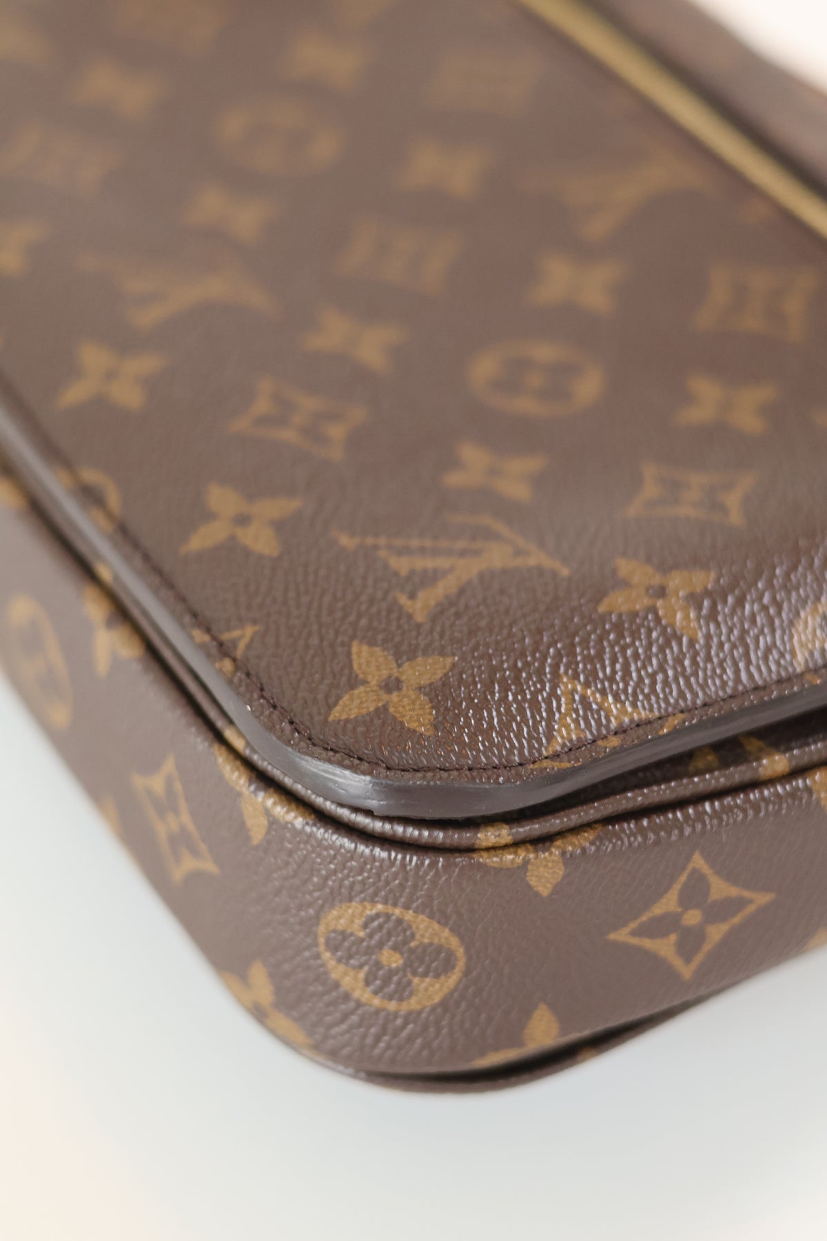 Louis Vuitton Pochette Metis Monogram