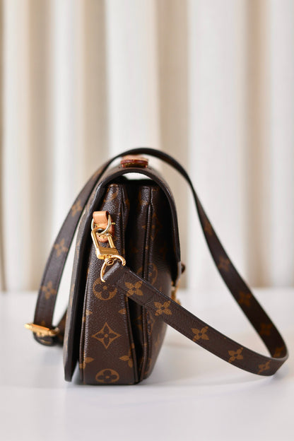 Louis Vuitton Pochette Metis Monogram