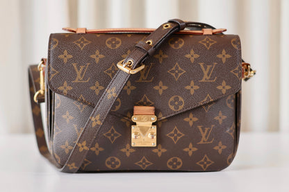 Louis Vuitton Pochette Metis Monogram