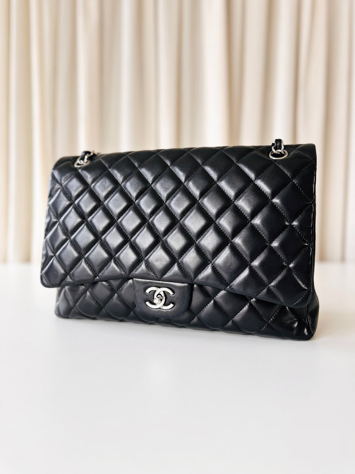 Chanel Jumbo Maxi black
