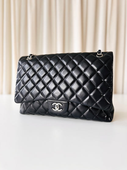 Chanel Jumbo Maxi black