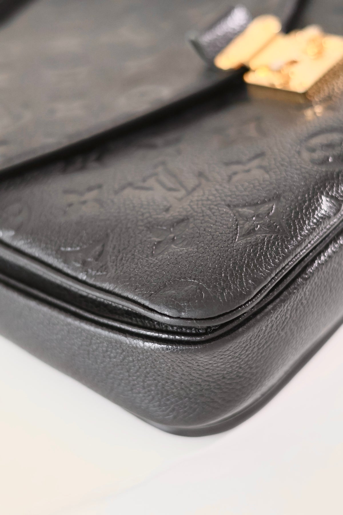 Louis Vuitton Pochette Metis Black