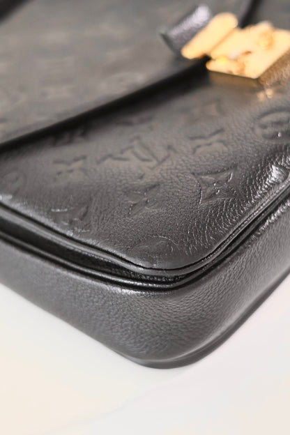 Louis Vuitton Pochette Metis Black