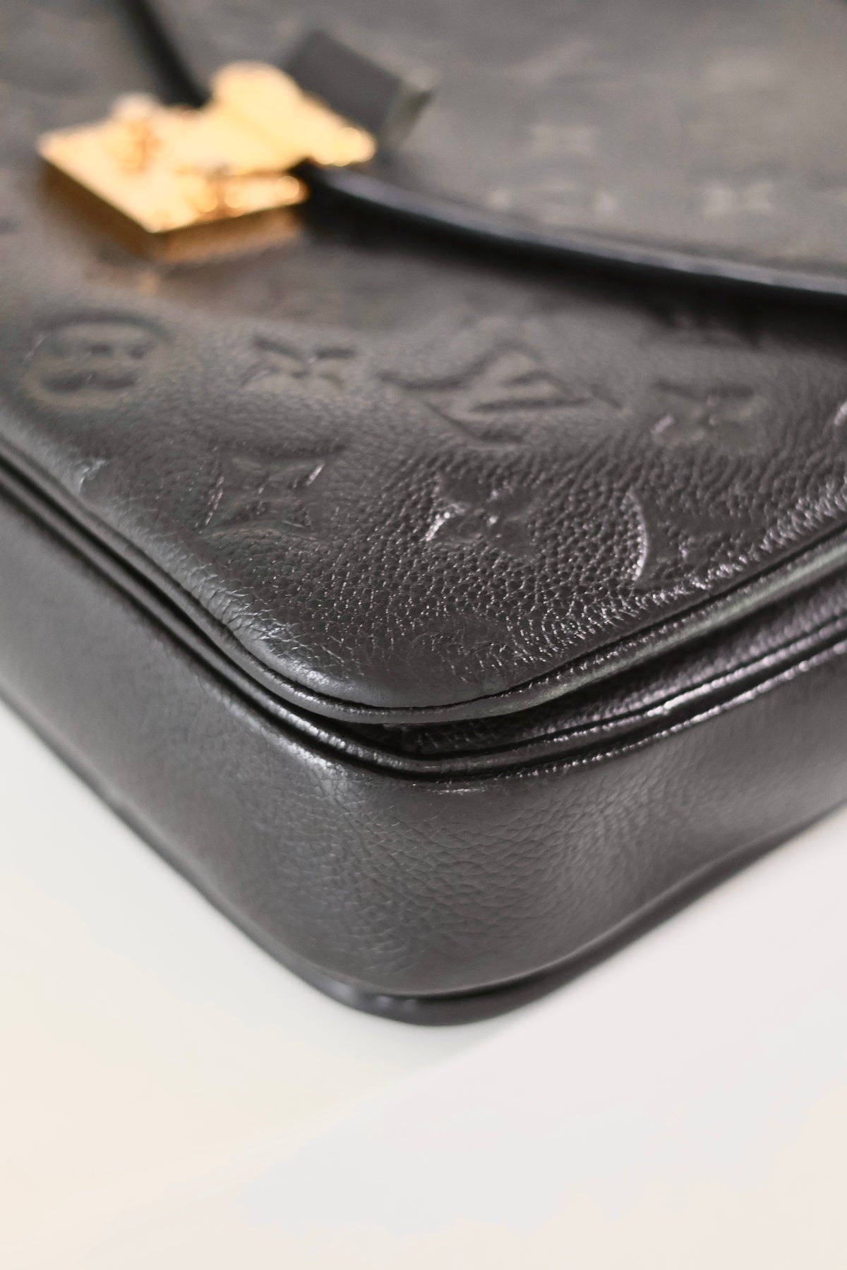 Louis Vuitton Pochette Metis Black