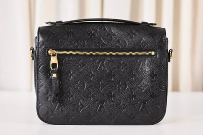 Louis Vuitton Pochette Metis Black