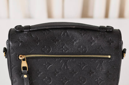 Louis Vuitton Pochette Metis Black