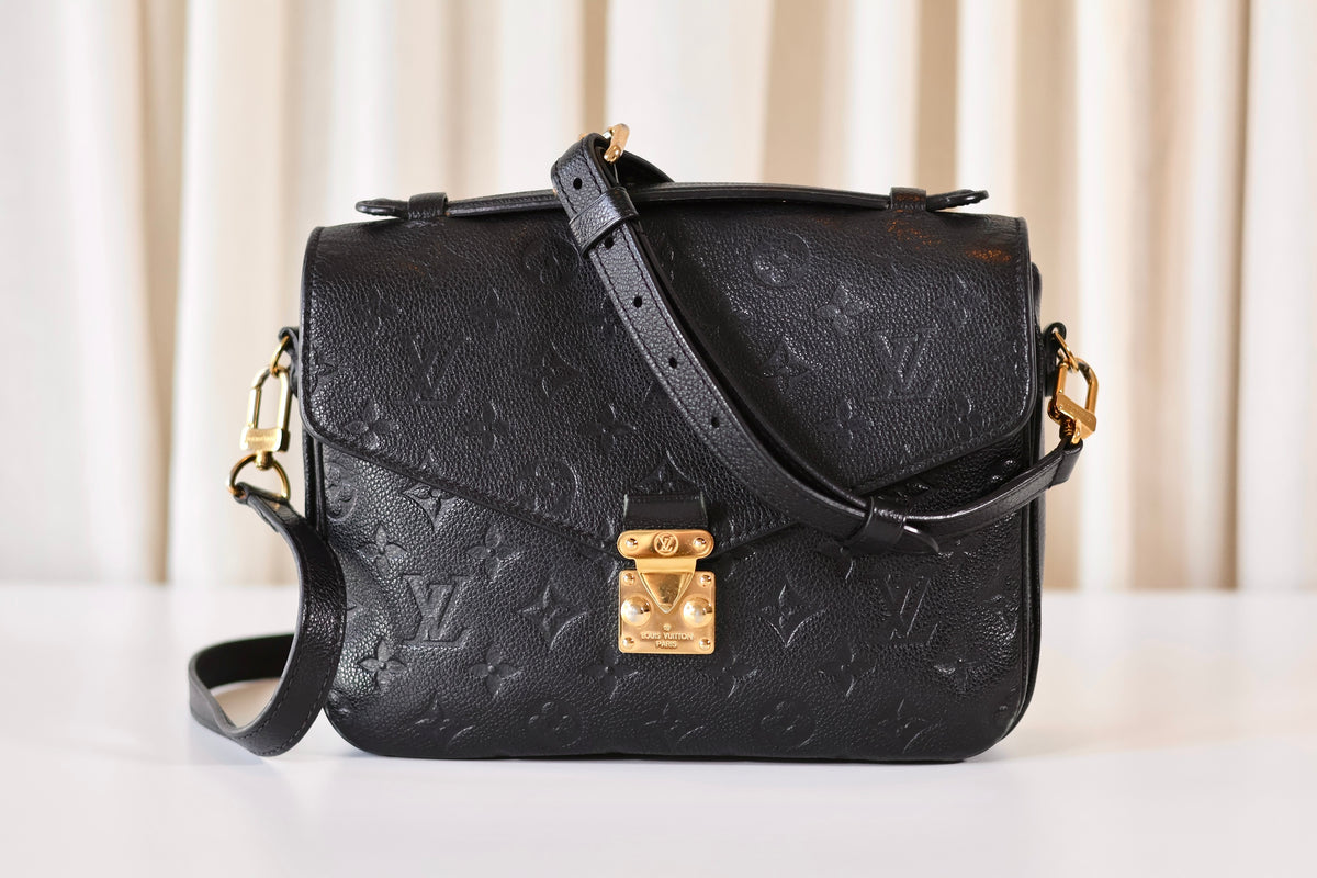 Louis Vuitton Pochette Metis Black