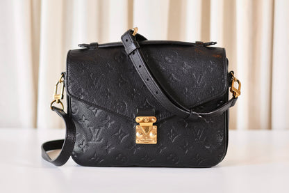 Louis Vuitton Pochette Metis Black