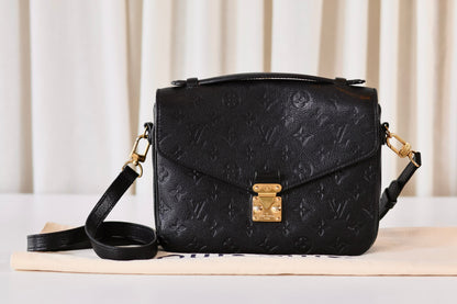 Louis Vuitton Pochette Metis Black