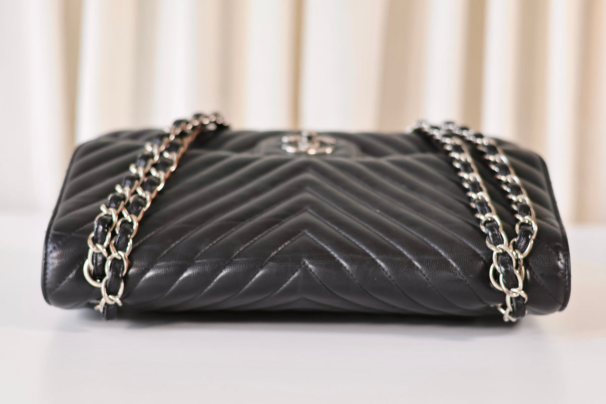 Chanel Classic Chevron Jumbo Black