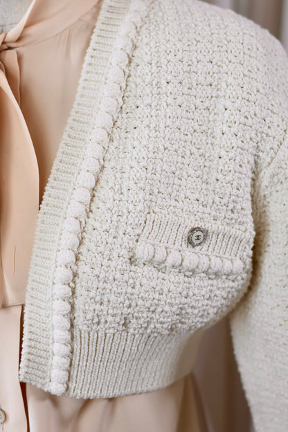 Chanel tweed jacket créme
