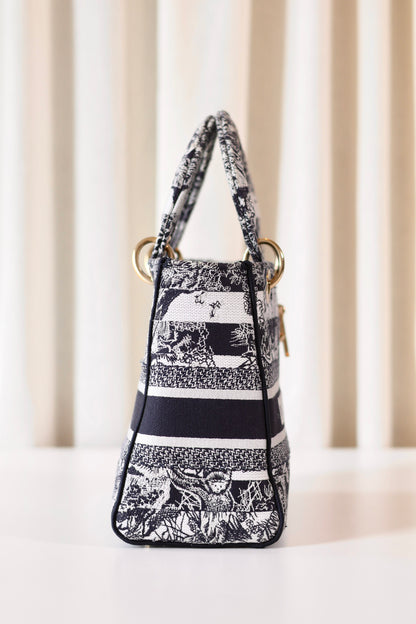 Lady Dior embroidered medium