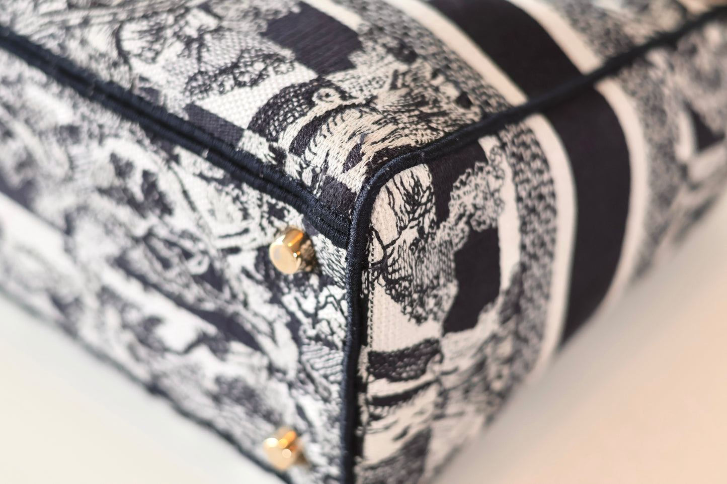 Lady Dior embroidered medium