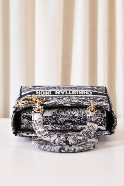 Lady Dior embroidered medium