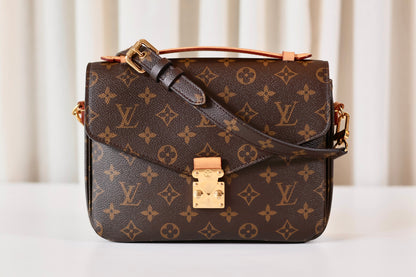Louis Vuitton Pochette Metis Monogram