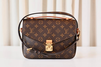 Louis Vuitton Pochette Metis Monogram