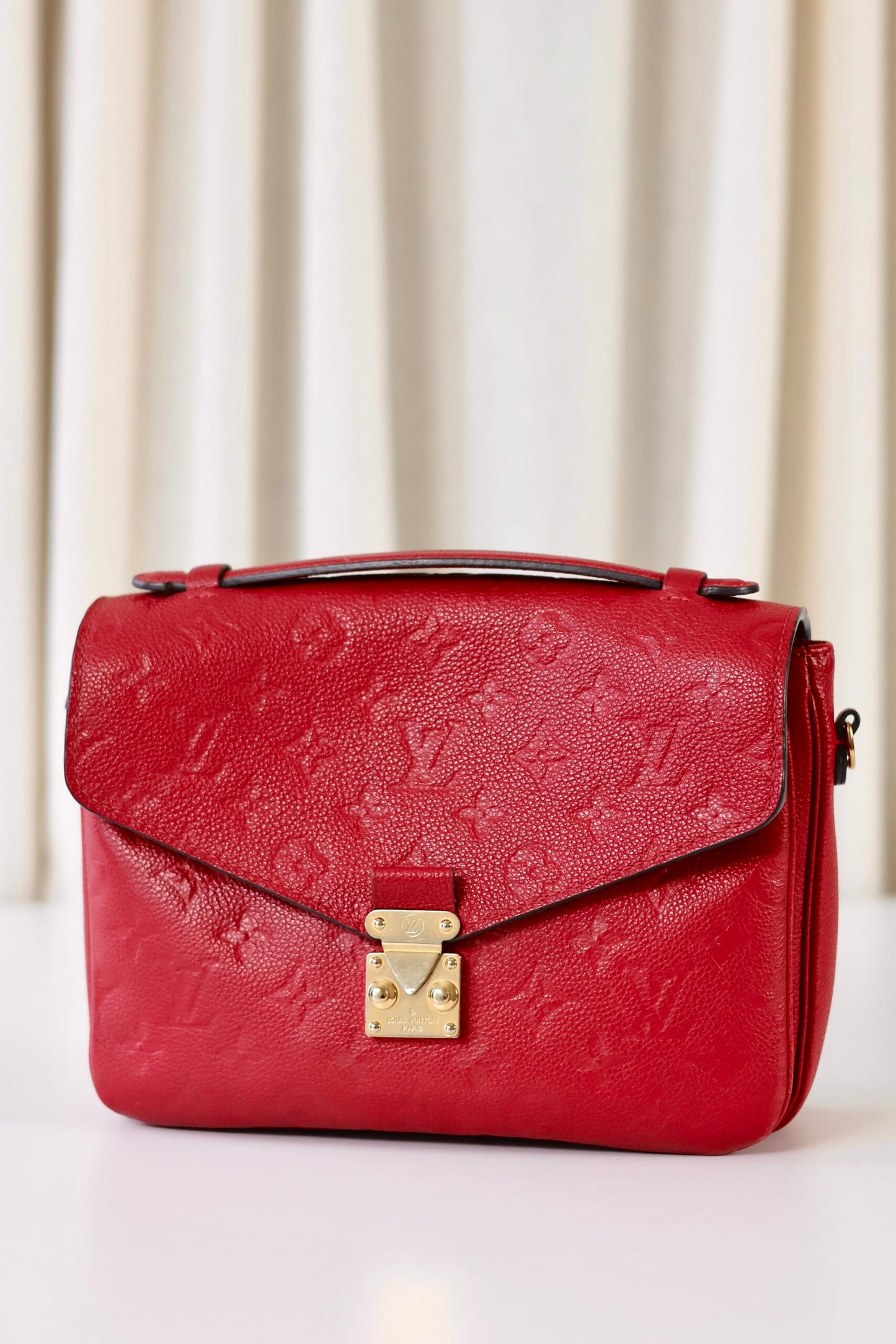 Louis Vuitton Pochette Metis red